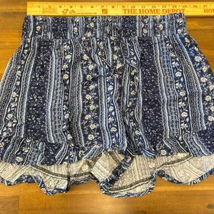 Hollister Ultra High Rise Short Shorts. Size Large.